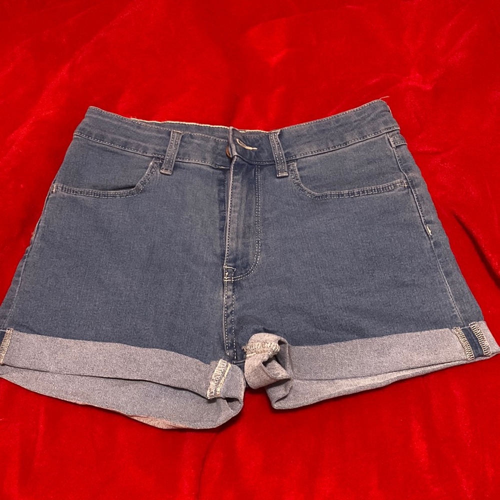 Stretchy H&M folded denim shorts